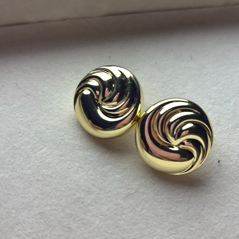 Aretes de mujer laminado en 14k para uso diario