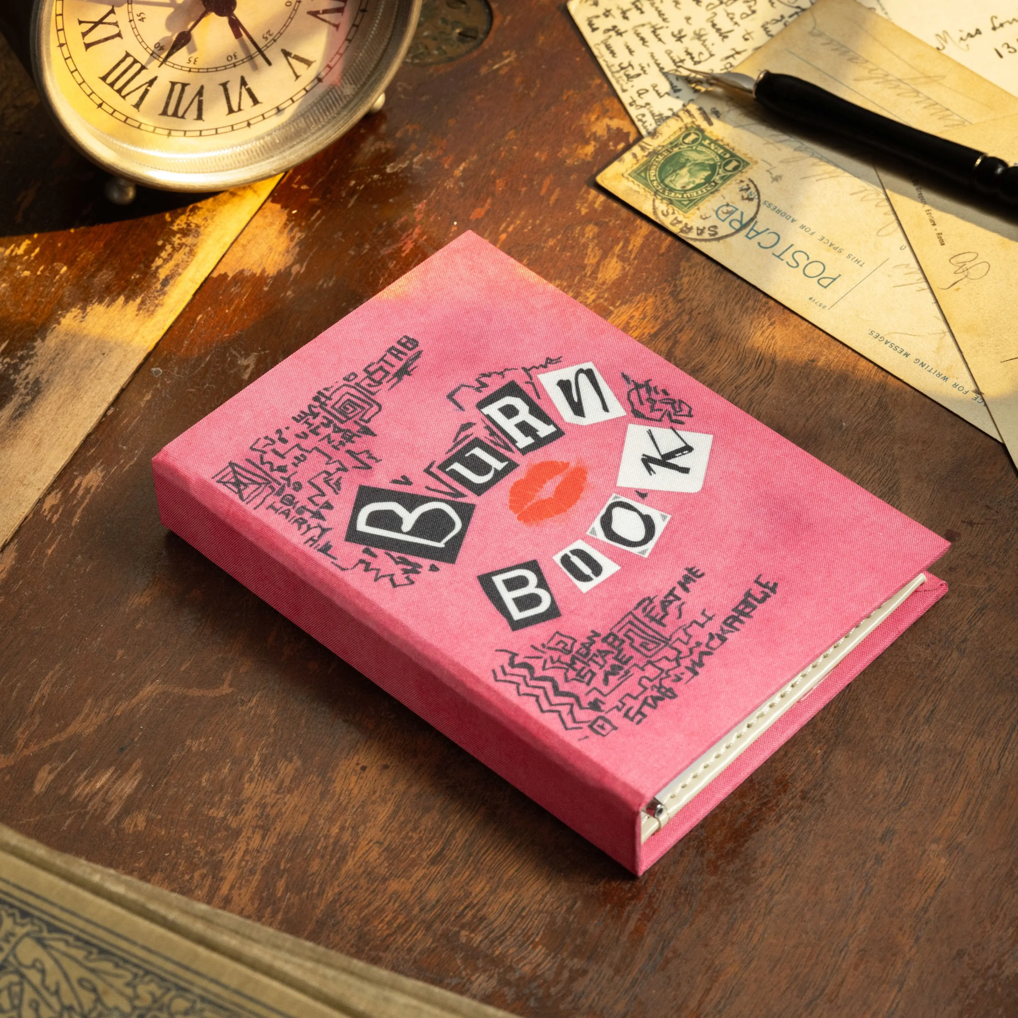 'Burn Book', Mean Girls 2004 Passport/Notebook Wallet 'Burn Book', Mean Girls 2004 Passport/Notebook Wallet