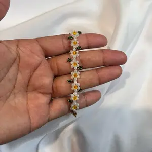 White daisy  Bracelet - Elegant Floral Design for Women's Accessory