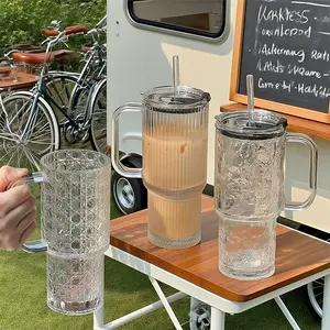 A perfect hot drink for fall and winter! ☕️ A warm glass set that fits in your hand, with a lid and straw for easy drinking, giving you a full sense of Christmas ritual. Durable and reusable design, perfect for daily use, travel, home use, and parties.