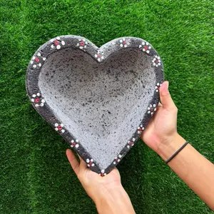 Stone Molcajete Corazón color Negro 10In Only Piece.