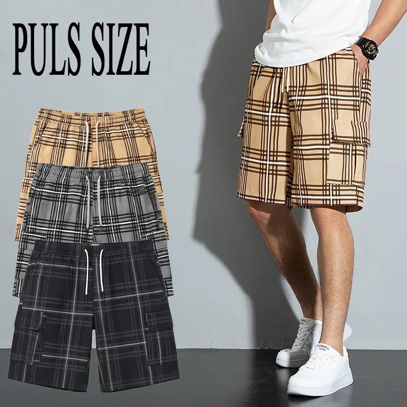 Plus-size men’s plaid cargo shorts—retro British casual m wear id-length shorts with an elastic drawstring waistband for comfort and a secure fit across various waist sizes;dual side cargo pockets provide practical storage for essentials.Oversized fit tra
