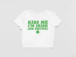 Saint Patrick's Kiss Me I'm Irish (Or Drunk) Shamrock Thin Baby Tee for St Paddy's Crop Top