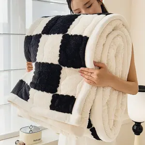1 Piece Soft Warm Blanket, Super Soft Warming Throw, Three-Layer Thickened Sofa Cover, Polyester Fiber, Washable-Gingham Pattern, Suitable for Bedroom Living Room Office, Checkerboard Pattern Blanket