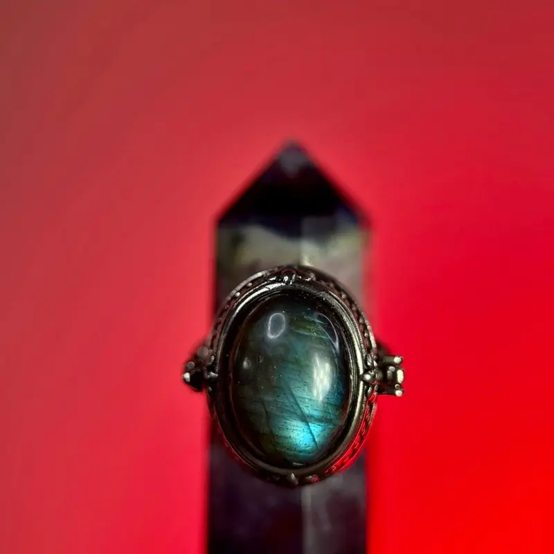 Artisan Labradorite "Locket" Ring: 10g Weighted Poison Ring Style: Full-Spectrum Flash