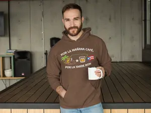 Por la mañana café, por la tarde ron Unisex Hooded Sweatshirt