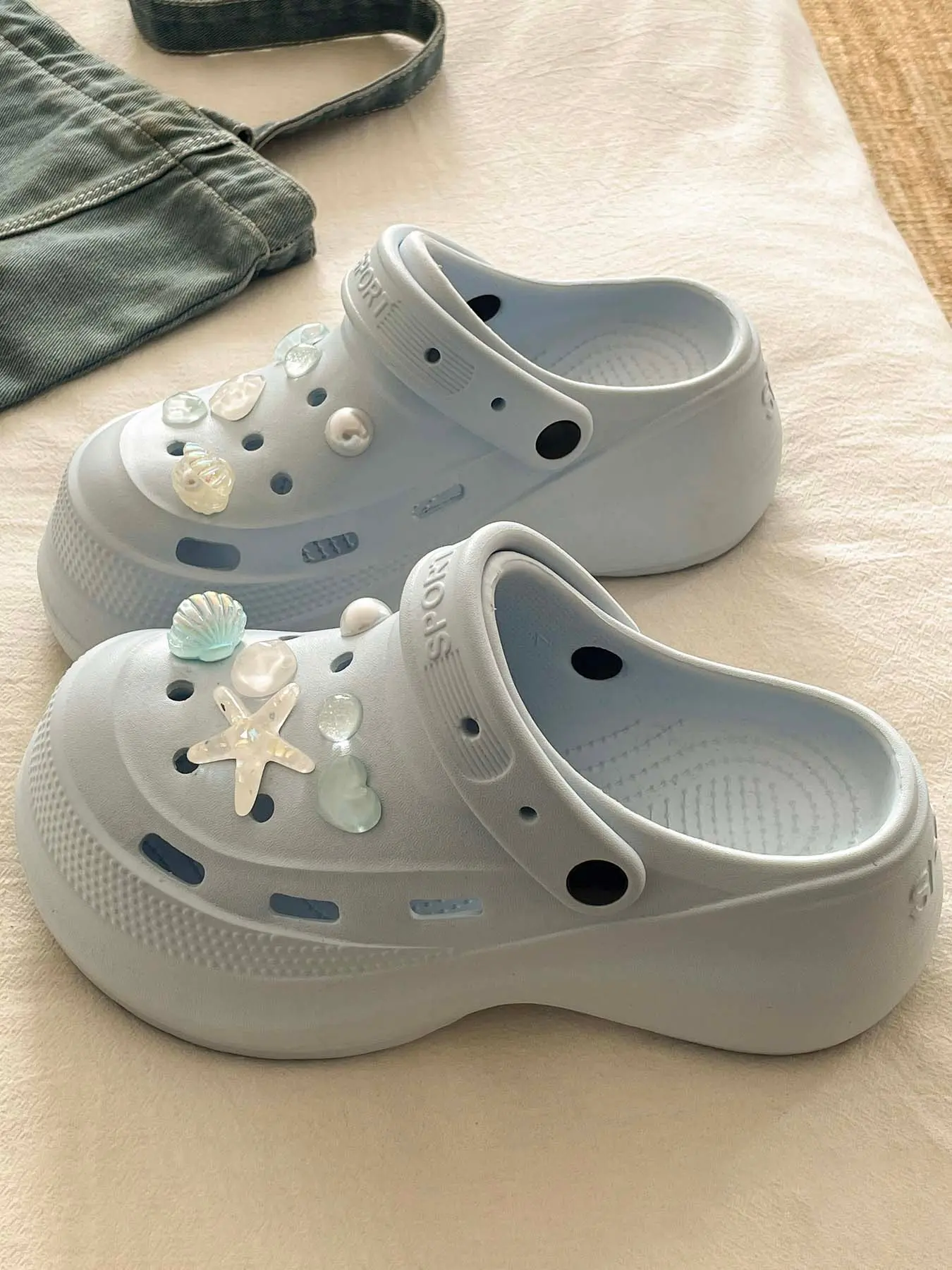 2026 New Versatile Open-Toe Holey Shoes for Women, Eva Lightweight Comfortable Outdoor Beach Sandals, Thick Sole Height-Boosting Casual Flip Flops, Summer Slippers, Breathable Slippers