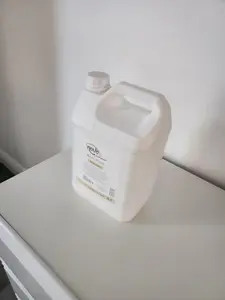 1.32 Gallon Essentials Body Wash in bulk Fresh Scent incluide for Hotel and Motel Use wholesale