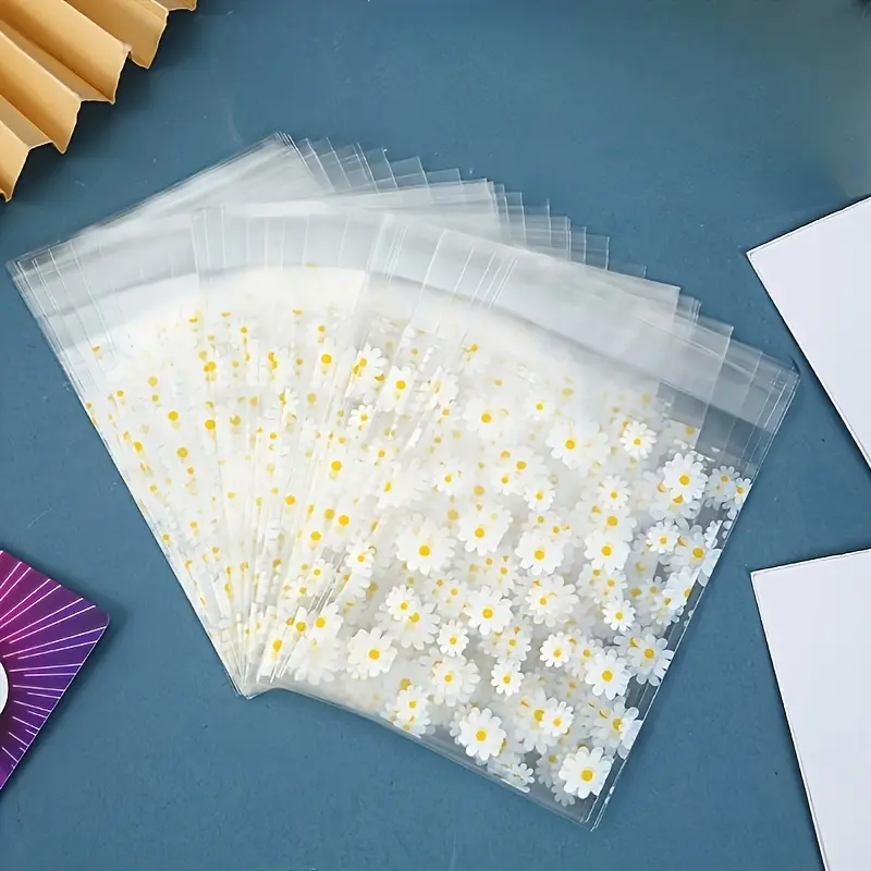 50pcs Daisy Print Self-Adhesive Plastic Gift Bags, Polypropylene Material Transparent Packaging for Jewelry and Presents