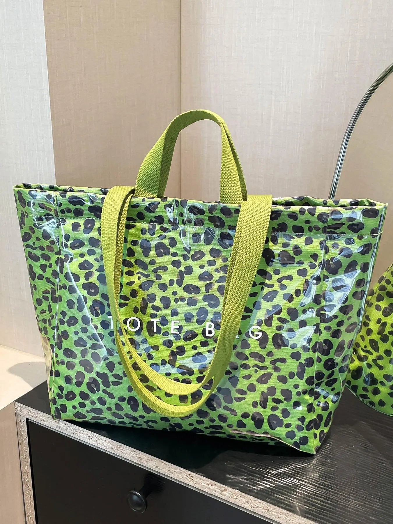 Green leopard print