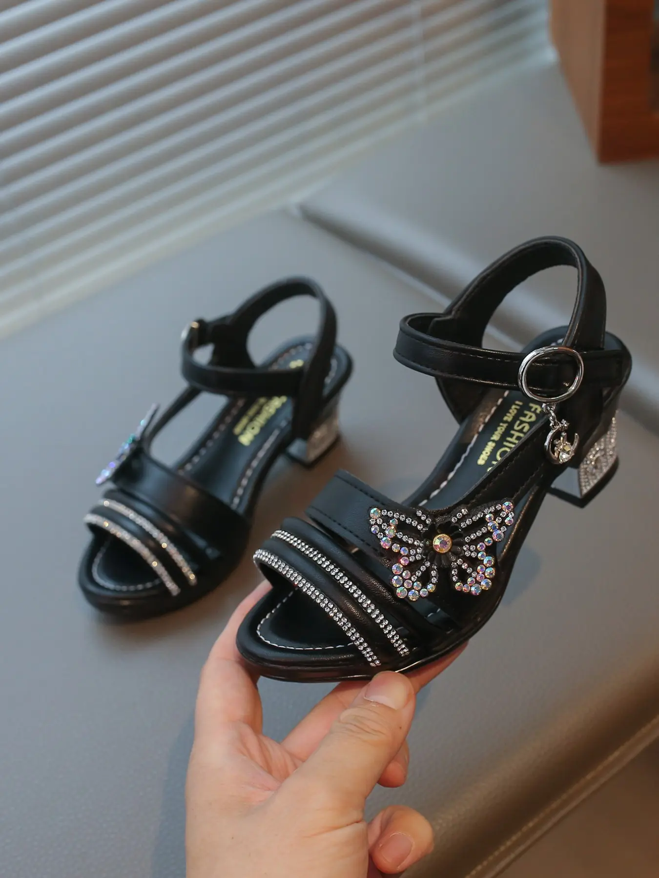 Girls' Sequin Bow Princess High Heel Sandals, Soft Rubber Sole, Adjustable Strap, Casual Style, Perfect for Parties and Daily Wear, Classic Sandals, Bow Decorated Sandals, Cute Bow Sandals