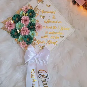 Graduation Cap Topper - Customized Class of 2025, Stylish Design for Graduates, Class of 2025