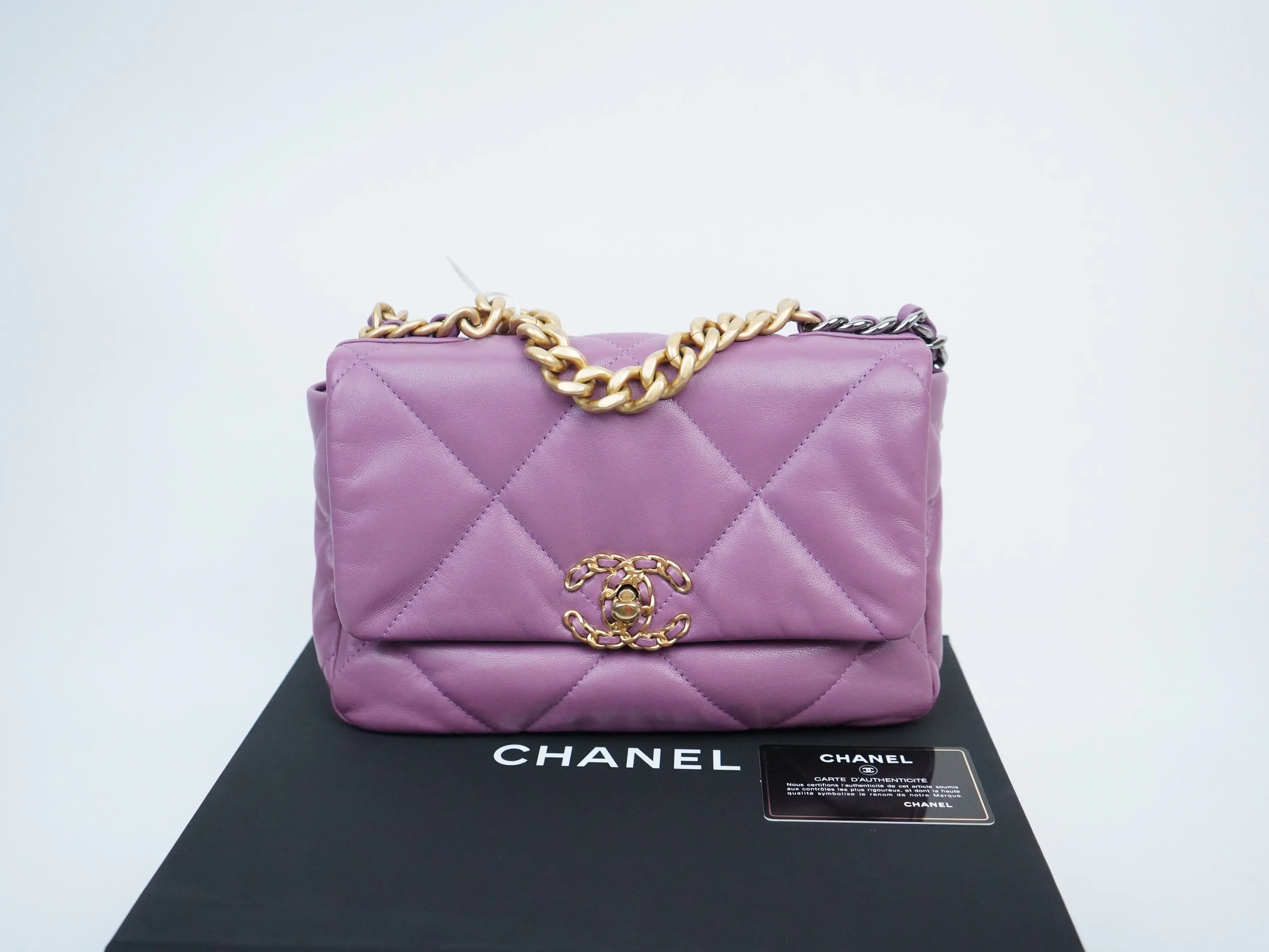 Pre-owned CHANEL goatskin Crossbody Bags Quilted Medium 19 Flap Purple