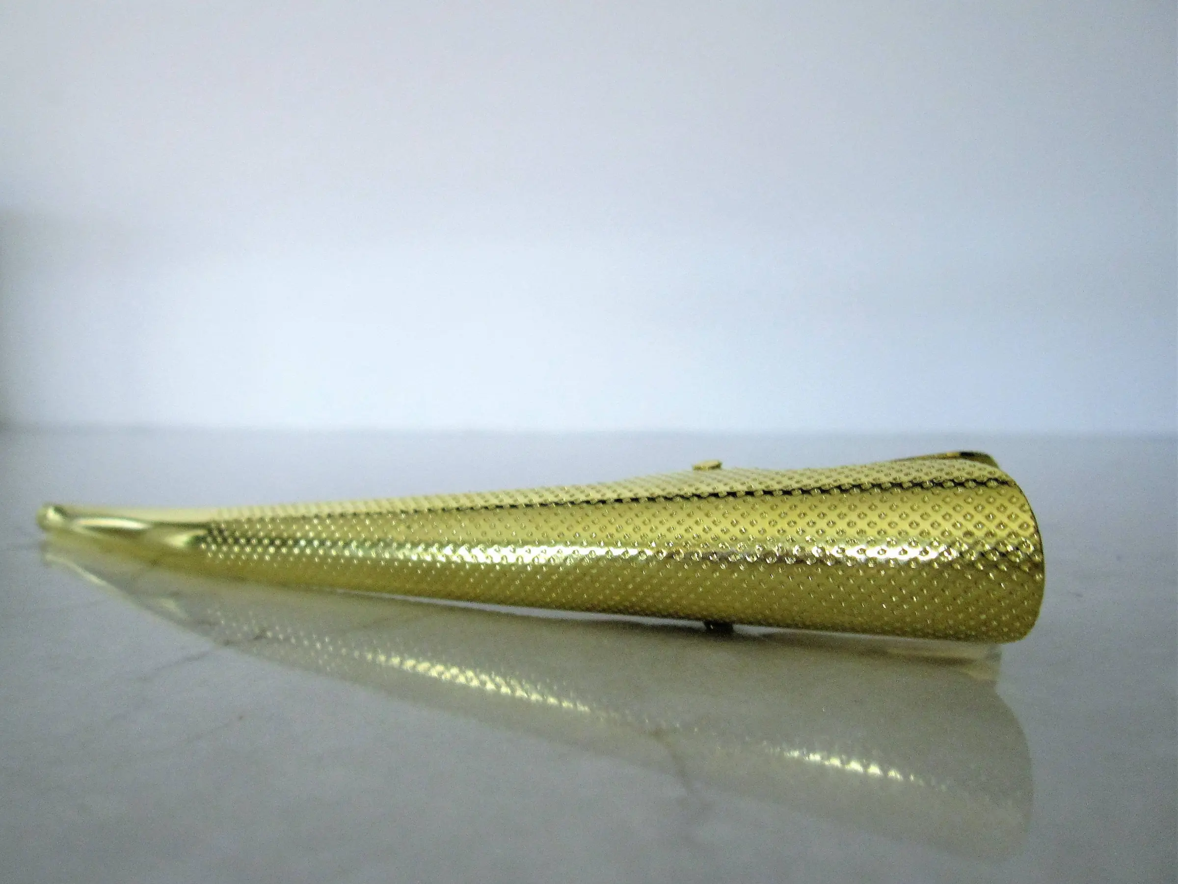 Gold tone metal alligator hair claw clip clamp with texture