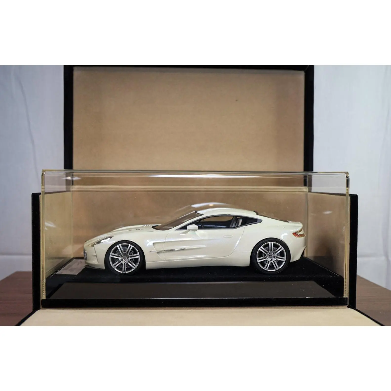 1/18 Tecnomodel Aston Martin One-77