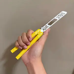 Rotating Claw Toy Stress Relief Tool, Cool Design, Smooth Rotation, Safe No Blades, Plastic Material, Kids & Adults, Desk Game, Gift Idea
