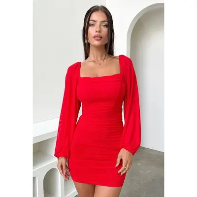 mary tyler moore red dress Mary Tyler Moore's photoshopped season cover shot