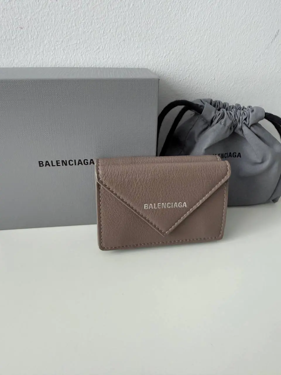 Pre-owned Leather Clutches & Wristlets Balenciaga Envelope Compact Wallet – Pre Owned