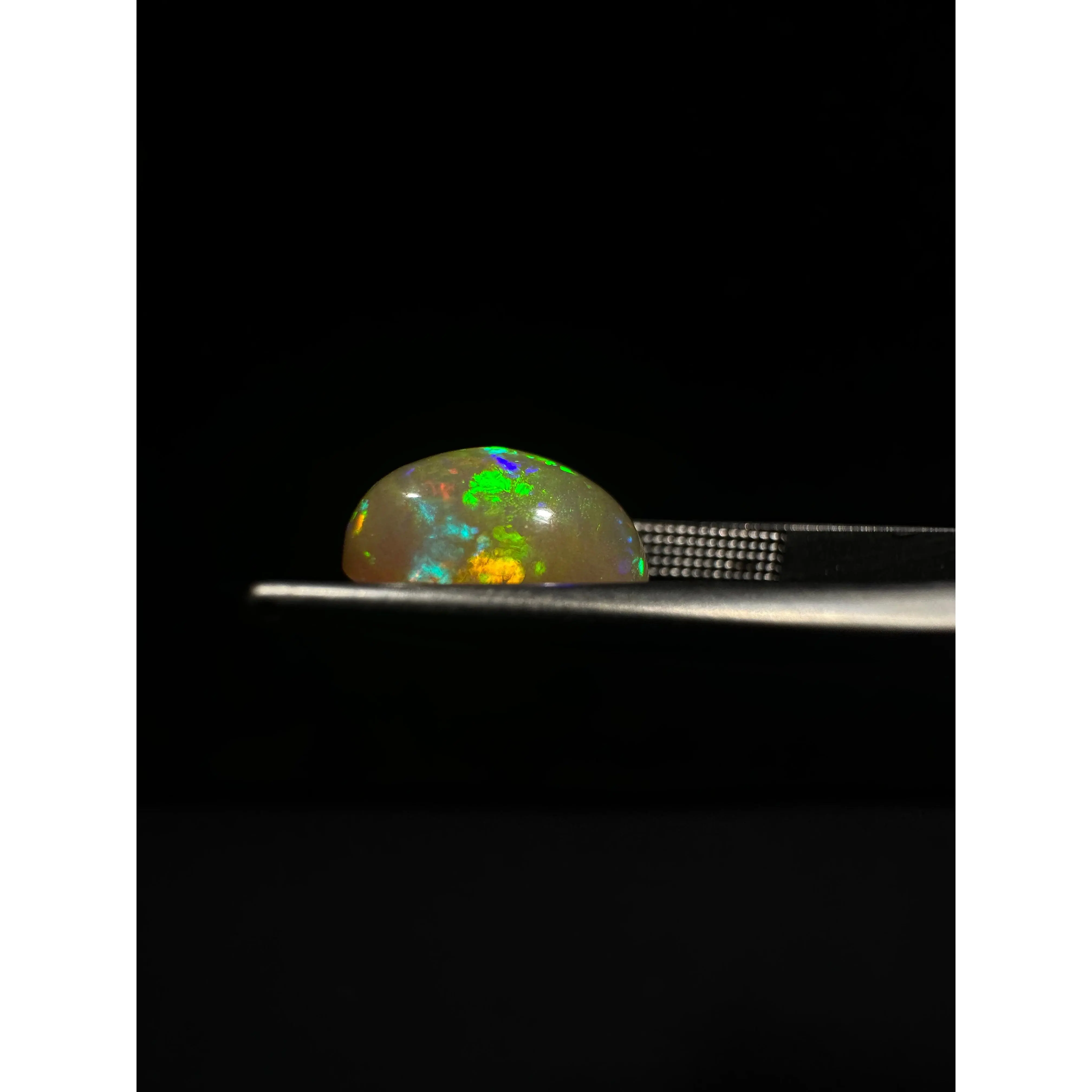 A GRADE CUT OPAL