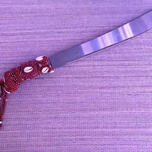 Machete Ceremonial para Oya Forrado a Mano con Cuentas.