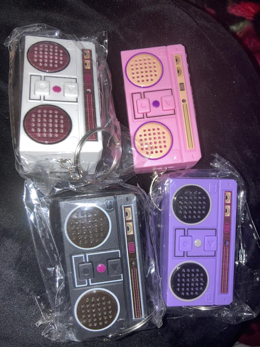 Item: 4pcs (white+black+purple+pink)