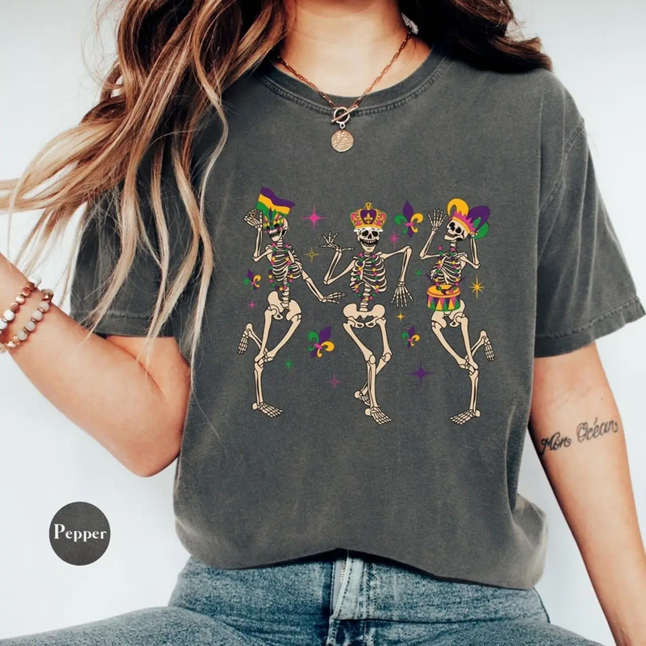Comfort Colors Dancing Skeletons Mardi Gras Shirt, Fun Fat Tuesday T-Shirt, Oversized Mardi Gras Graphic Tee, New Orleans Carnival Parade Outfit, Funny Skeleton Party Clothes, Festive Holiday Apparel, Cute Mardi Gras Gift for Women and Men