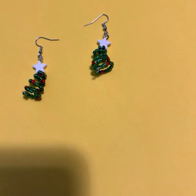 Christmas Tree Bead Earrings - Festive Green & Red Beads with Star Topper for Holiday Wear