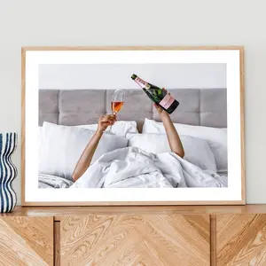 Woman Drinking Wine in Bathtub Poster, Teen Girls Bathroom Decor Wall Art, Trendy Modrn Artwork for Bathroom Bedroom, Girl Room Home Wall Decor