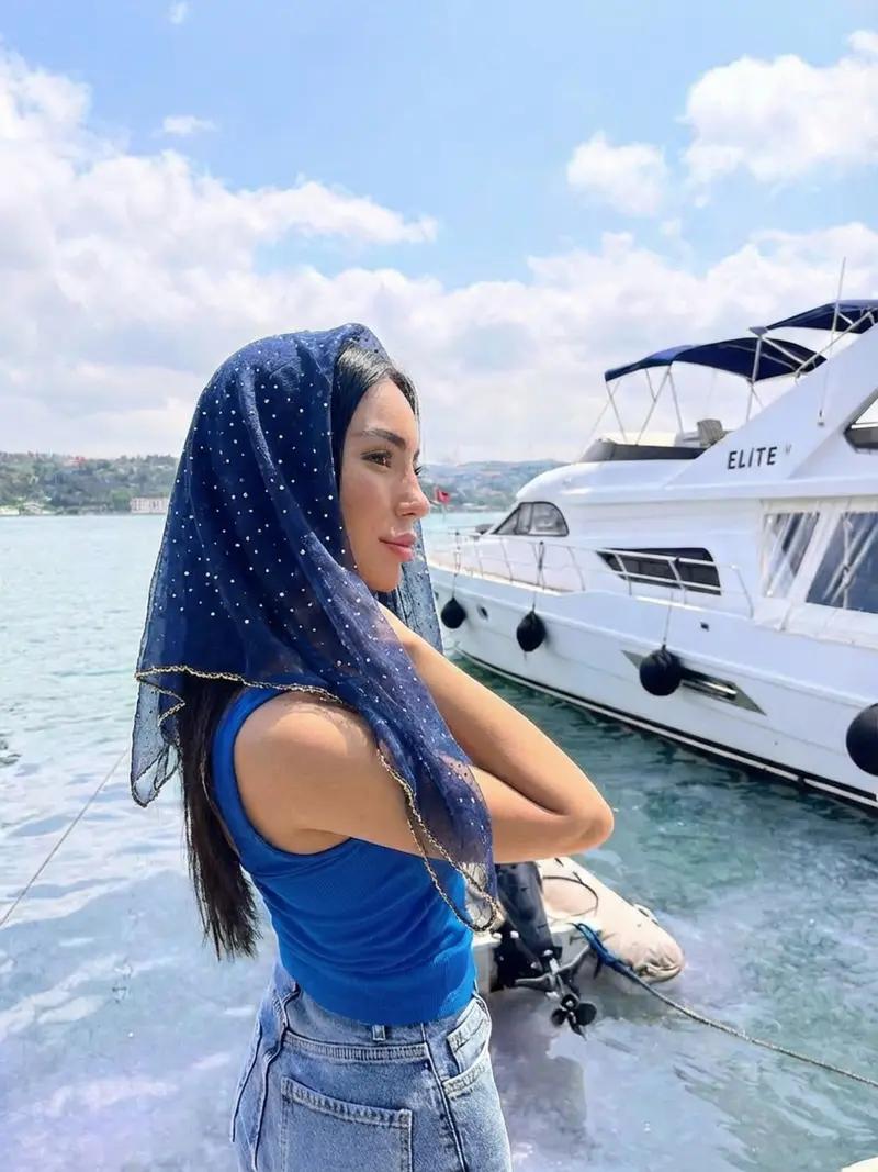 Female Modern Bandana Scarf - Glamorous Glitter-Detailed Fashion Neck Shawl, Multi-Use Head Scarf Turbans for Daily Neck Wear or Hijab, Exquisite Ladies' Birthday Gift (Sports & Outdoor Lawn Games Speed Badminton Accessory)