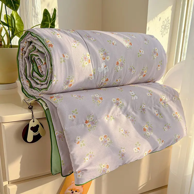 Summer Lightweight Quilt with Floral and Puppy Print: An ultra-soft, skin-friendly air-conditioning quilt and summer cooling blanket, perfect for use in summer bedrooms, offices, on beds, in living rooms, and for home relaxation, Soft Lightweight Quilts
