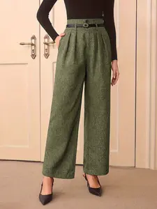 A pair of olive green high-waisted wide-leg casual pants with a textured finish, featuring a high waist and wide-leg fit. They belong to a commuter casual style and are suitable for everyday outings and light workplace settings.