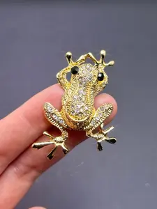 Unisex Frog Brooch, Simple Personality Rhinestone Pin, Gift for Friends, Event Attire Accessory, All-Season Casual Style