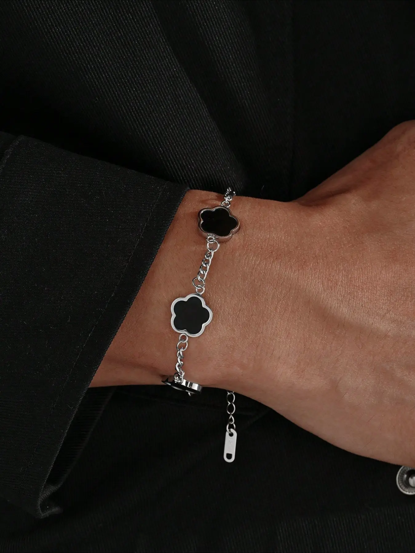 1-piece Stainless Steel Men's Fashionable Clover Minimalist Bracelet Jewelry with Charms, Suitable for Daily Wear