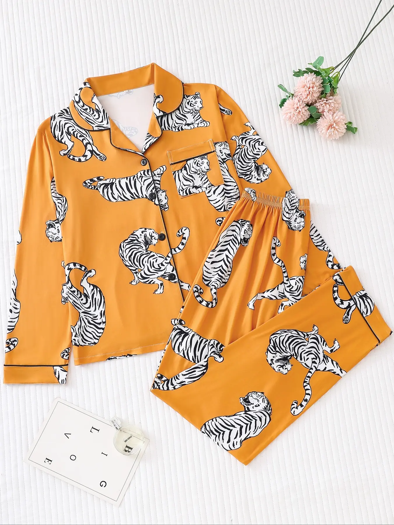 Women's Tiger Print Pajama Set, Lounge Pajama Style, Pjs, Pyjamas, Everyday Casual Long Sleeve Button-Up Top & Elastic Pants, Comfortable Fall Winter Sleepwear, All Seasons, Loungewear