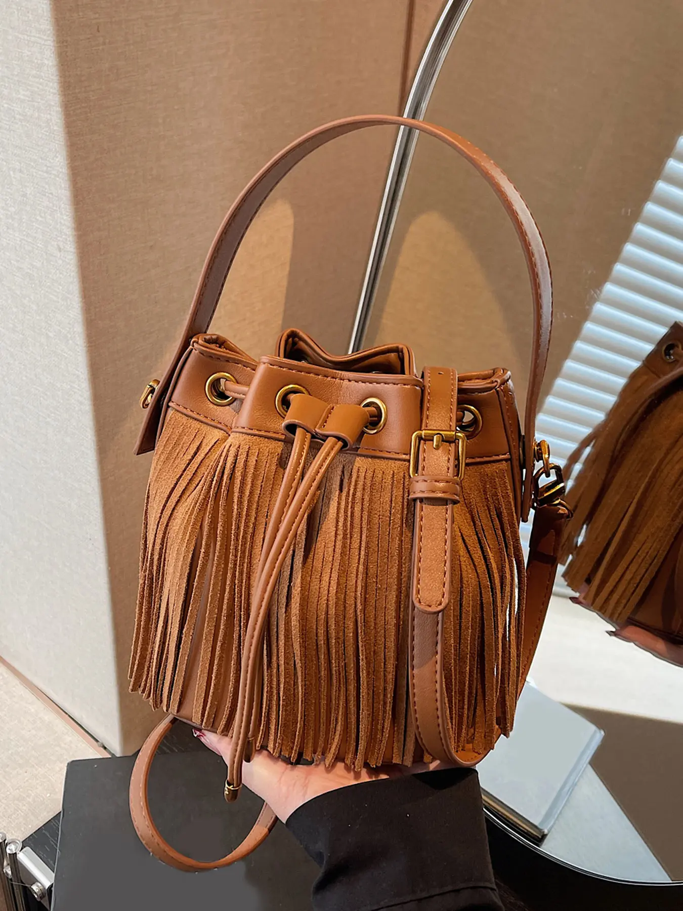Large capacity fashionable and versatile retro shoulder bag, tassel solid color Boho style crossbody bag, niche design drawstring bucket bag, suitable for shopping, commuting, work, daily outings, and parties, Boho Casual crossbody bags