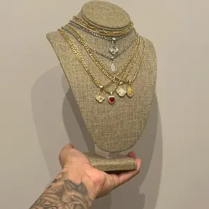 PICK NECKLACE ON LIVE