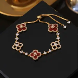 French Paris Ladies Four-Leaf Clover Bracelet with Sparkling Crystal Stones Adjustable Non-Allergic Waterproof Design Rose Color Floral Design Hypoallergenic Material bracelet for men