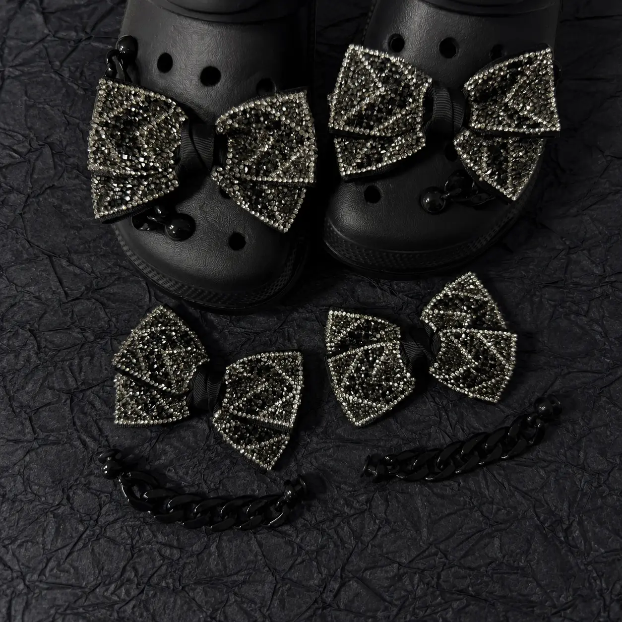 Black Clogs with 4PCS Gothic Shoe Charms Set, 2 Rhinestone Bow Charms & 2 Black Chain Charms, Halloween Dark Y2K Slip-On Shoes