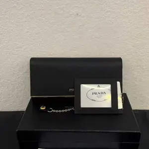 Pre-owned COWHIDE LEATHER Clutches & Wristlets Prada/Clutches & Wristlets/LYB1507003^