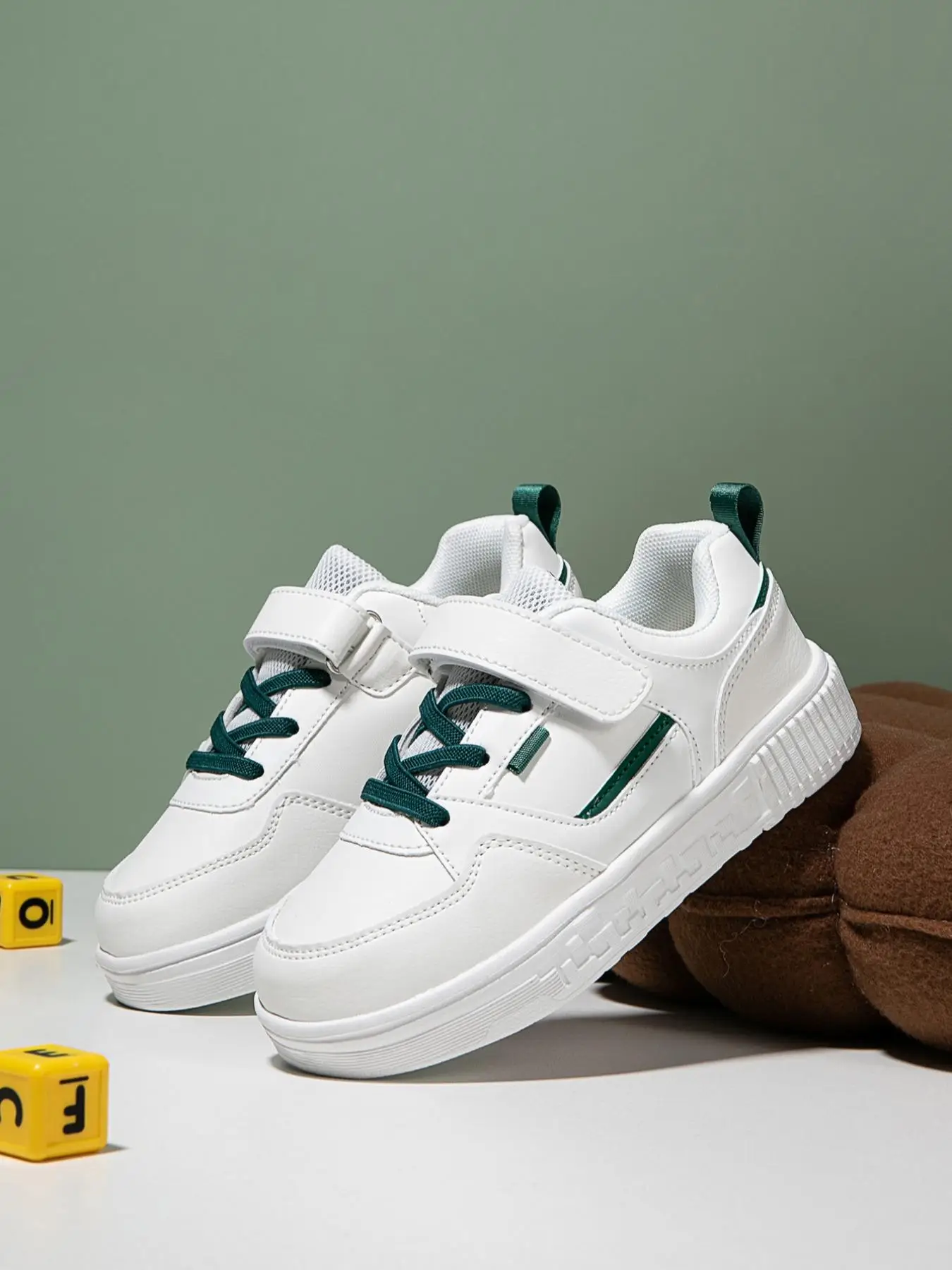 Boys' Casual Patchwork Low Top Velcro Sneakers, Lightweight Breathable Comfortable Sports Running Shoes for Daily Wear, Velcro Shoes for Students Outd