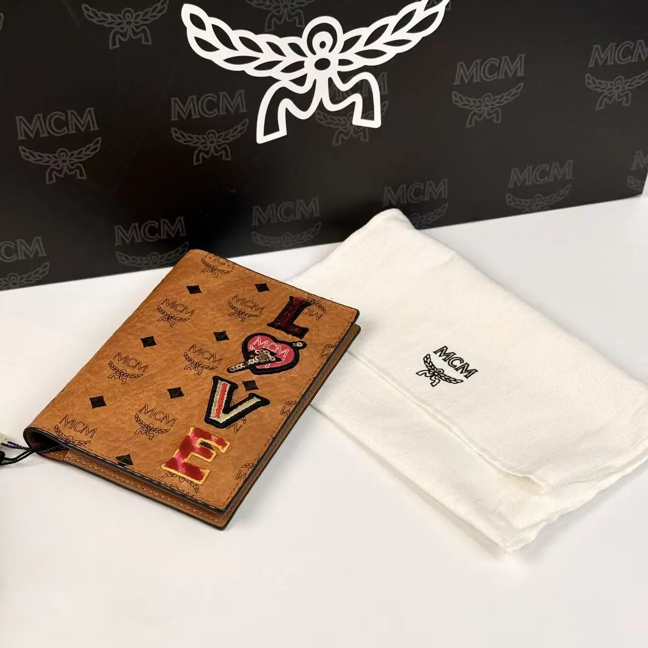 Pre-owned MCM Visetos LOVE Embroidery Passport / Card Wallet 0575