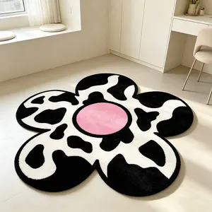 Cow patterned flower shaped carpet, Soft Rug, powder black contrasting color plush floor mat, study bedroom anti-slip wear-resistant foot mat, soft atmosphere decoration mat, suitable for Instagram style/girl's home decoration