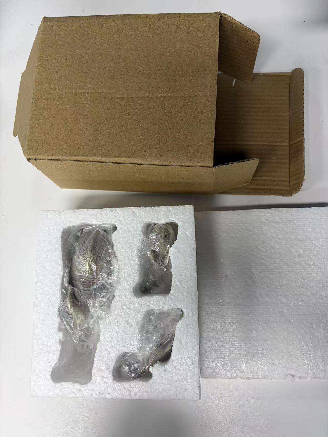 3-piece Cute Elephant Hugging Baby Resin Ornament Set, Mini Handmade Decorations, Home Desktop Display Stand, Decorative Gift Set, Mother Elephant (10cm long, 4cm wide), Baby Elephant (4cm long, 2cm wide)