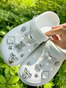 New 16-Piece Crocodile Shoe Decor Set, Silver Color Bear, Pearl Bow, Square Love, Heart Pendant, Ideal for Garden Shoes, Sandals, Slippers
