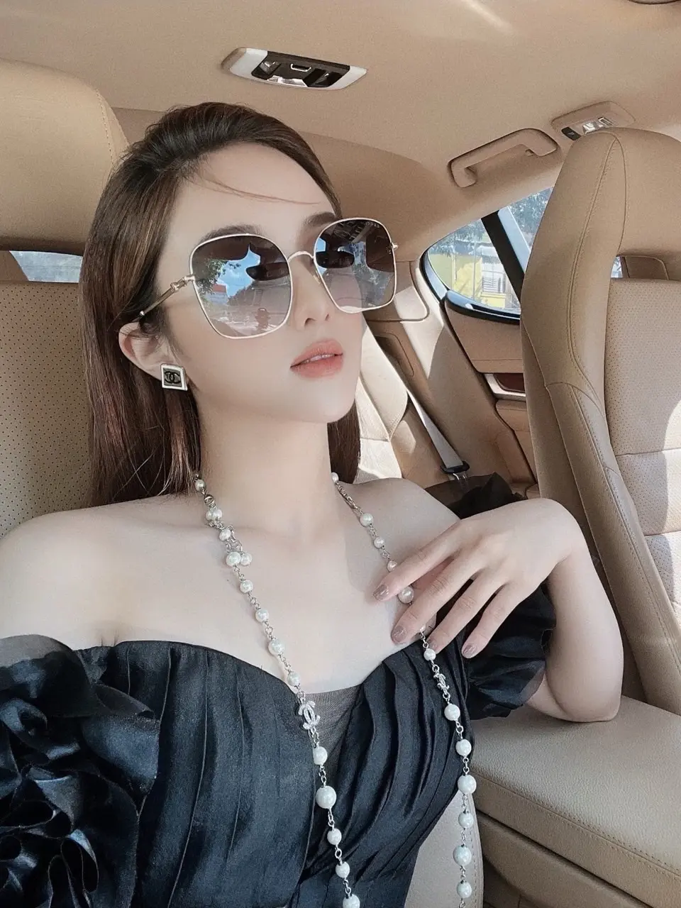 A small accessory that makes a big difference to your look. Elevate your style with the perfect frame shape. Exude an aura of confidence and turn heads. Shine brightly in the summer sun. Conceal facial imperfections with just a pair of glasses.