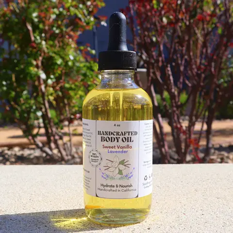 Luxury Handcrafted Aroma Sweet Vanilla & Lavender Body & Massage Oil Blend - Lightweight, Gentle, Hydrating, Soothing, Nourishing, Dye-Free Supple Skin Oil for Body Care, Calming Universal Care & Healthy Nails Support