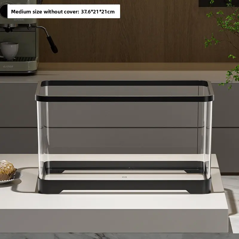 Medium-sized black tank without a lid [high-transp