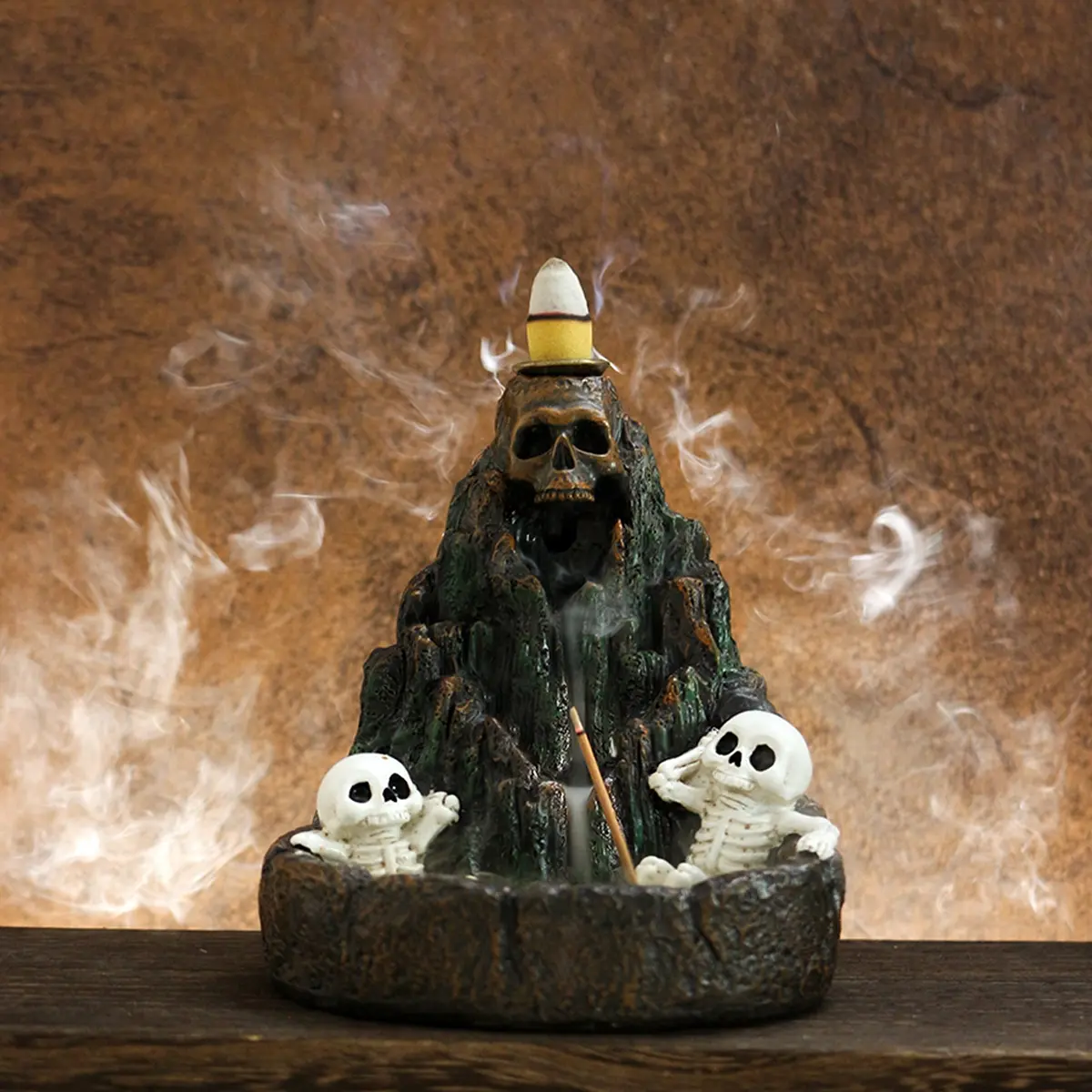 Unique Skeleton Incense Burner with Line and Cone Incense, Resin Statue for Halloween, Home Yoga Air Purifier, Mystical Atmosphere, Scented Home Fragrance, Aromatic Scent, Incense Holders