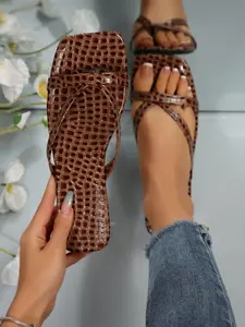 Women's Summer Crocodile Texture Cross Strap Square Toe Flat Sandals, Large Size Wide Foot Outdoor Vacation Flip Flops
