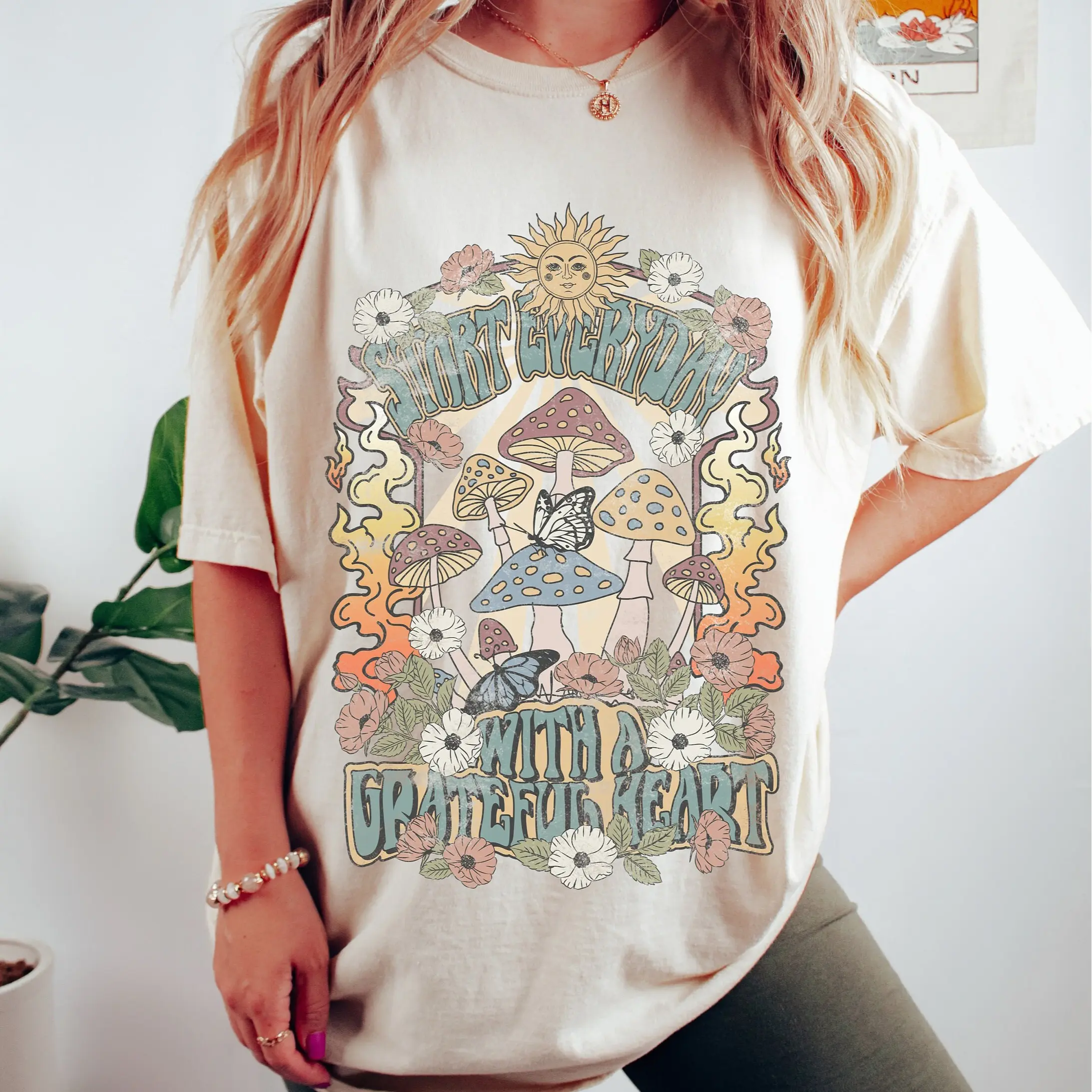 Comfort Colors Everyday Grateful Heart Mushroom TShirt, Mashroom Shirt, Womens Graphic Tees, Retro Festival Top